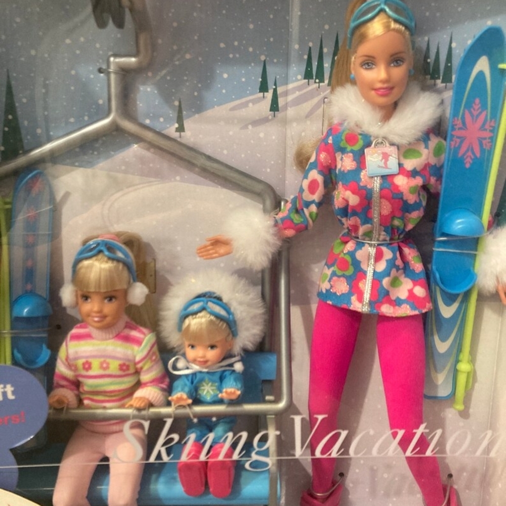 Barbie Stacie Kelly Skiing Vacation Doll Set, Working Chair Lift (2000) Playset - Picture 5 of 6